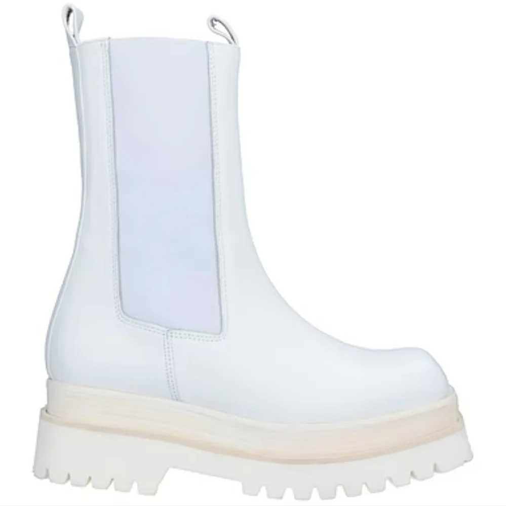 PALOMA BARCELO DANIELLE WHITE PLATFORM BOOTS